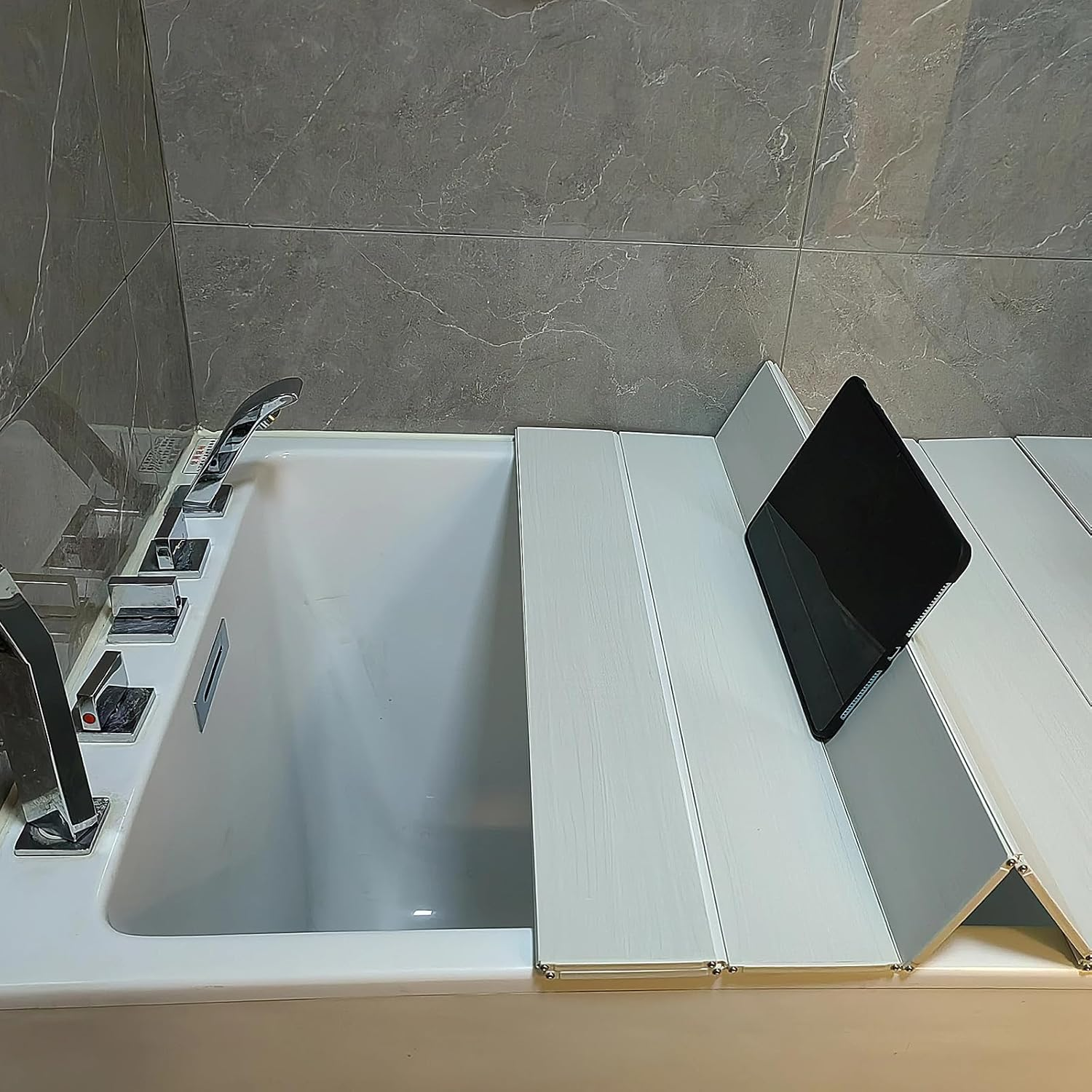 70Cm Width Bathtub Cover, Dustproof Foldable Space Saving Bathtub Lid, Thermal Insulation PVC Bathtub Lid Shutter for Home, Bathroom (170 X 70 X 0.6Cm)