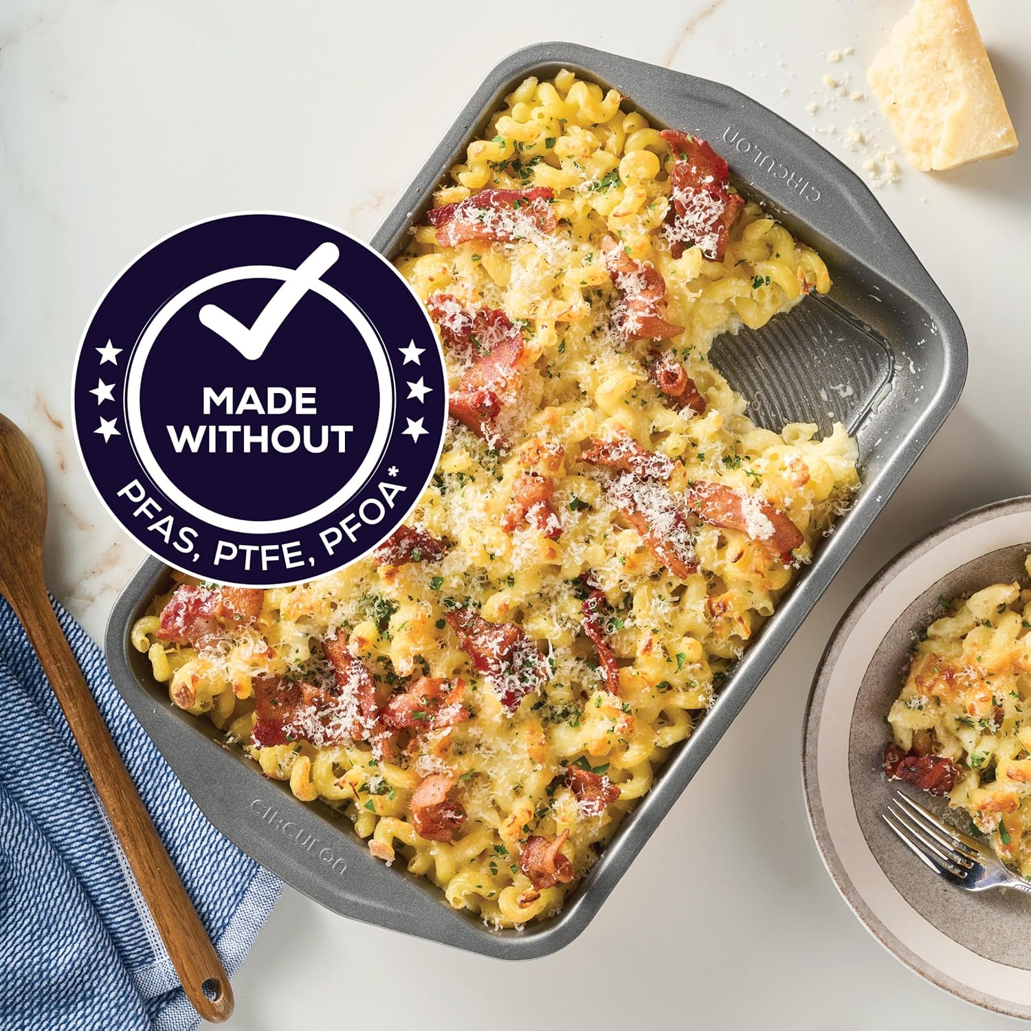 Circulon Nonstick Bakeware 9-Inch-By-13-Inch Rectangular Cake Pan with Lid image number 1