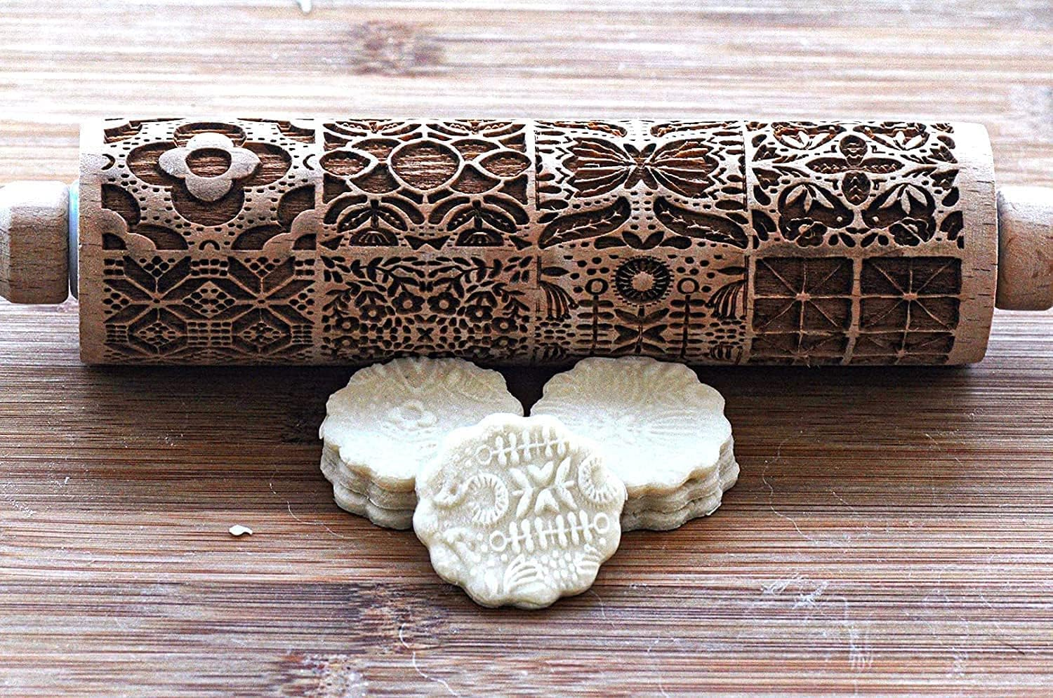 Christmas Wooden Rolling Pin for Baking Engraved Embossing Rolling Pin Cookie Stamps Roller Square Grid Cookies Mold Kitchen Decor Tools for Baking Embossed Cookies (European Fashion) image number 2
