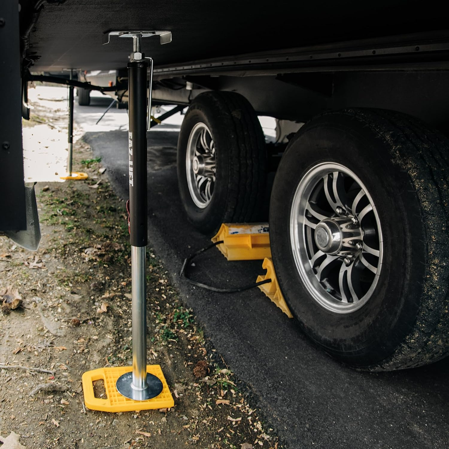 Camco Camper/Rv Stabilizing Jack Pads - Features Interlocking Design & Includes Handy Strap for RV Storage and Organization - Molded of Strong UV Stabilized Polypropylene - 4-Pack (44595) image number 2