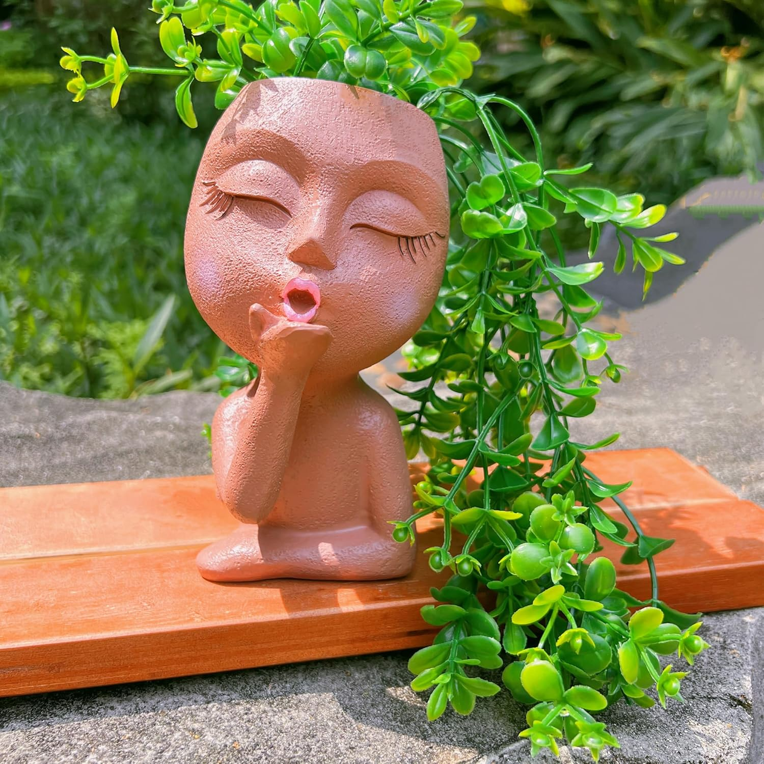 Eylbkey Brown Resin Handcrafted Cute Flower Pot, Suitable for Indoor and Outdoor Use, with Drain Hole and Anti-Friction Pads