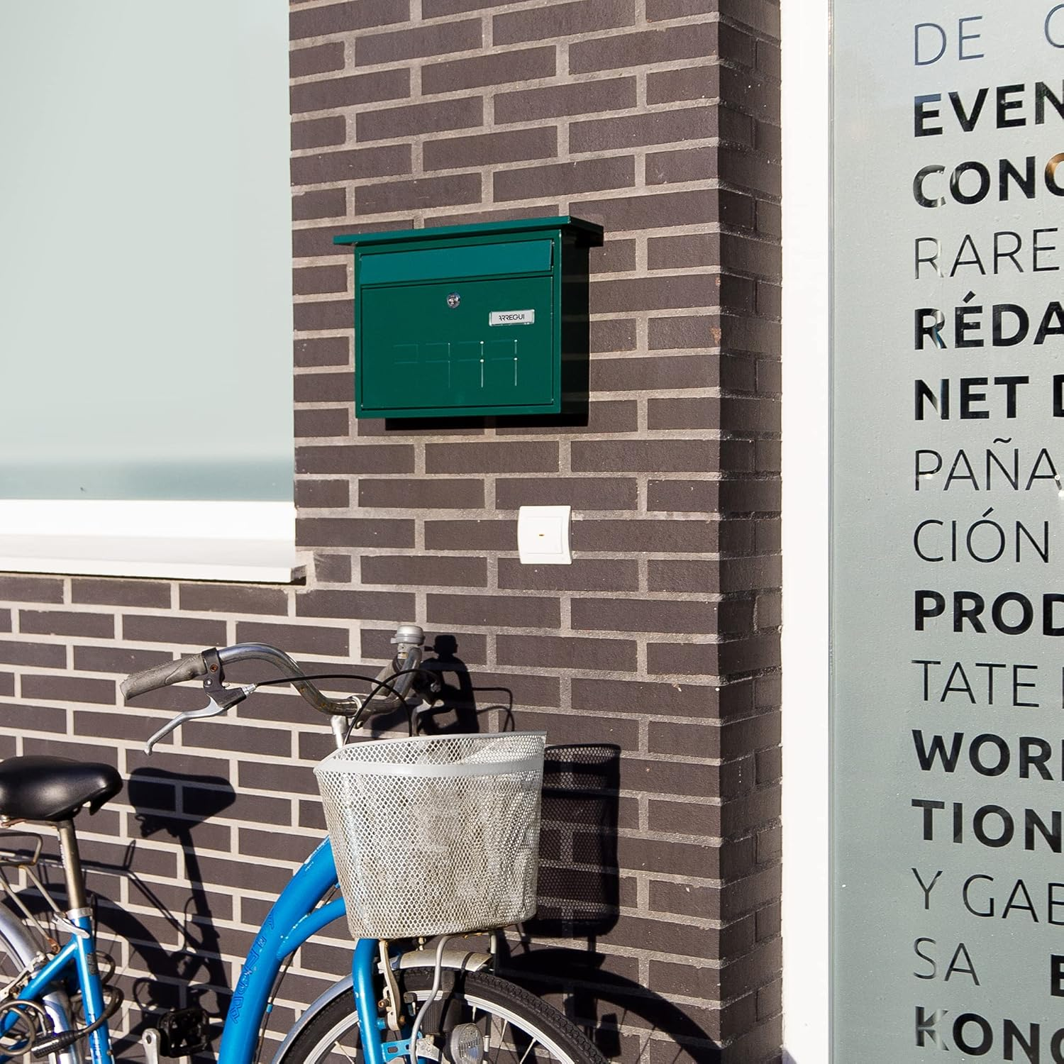 ARREGUI Deco E5703 Galvanised Steel Letter Box, Size M (DIN A4 Post), Horizontal Wall Post Box for Outdoor Use, Post Box with Name Plate and Flap, Green image number 6