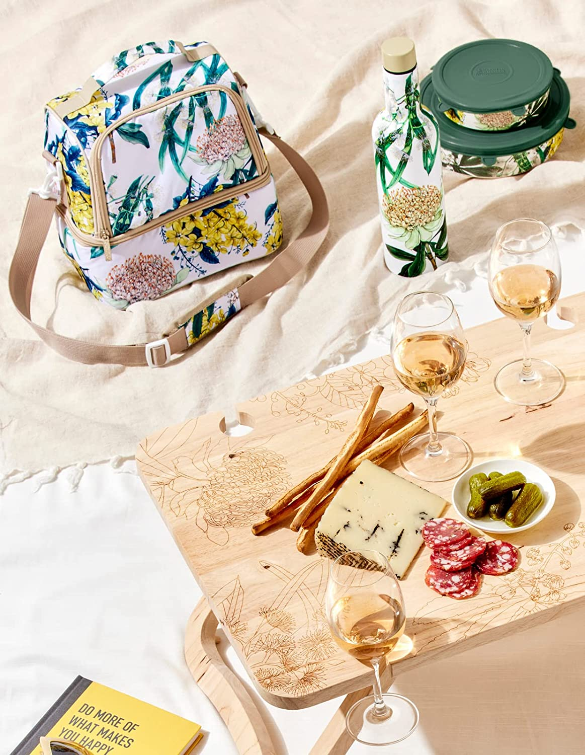 Maxwell & Williams the Blck Pen Golden Summer Insulated Picnic Bag with Basket Base Large image number 1