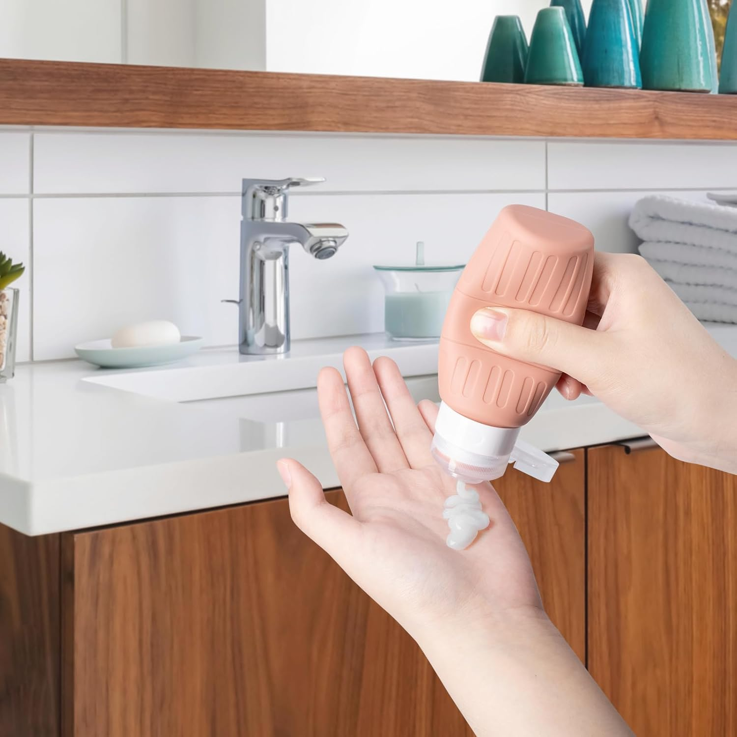 Carehabi 100 Ml Bottles for Filling, Pack of 5 Silicone Travel Bottles Travel Bottles for Shampoo Shower Gel Cosmetics, Squeeze Bottles Travel Bottles Hand Luggage Aeroplane image number 6