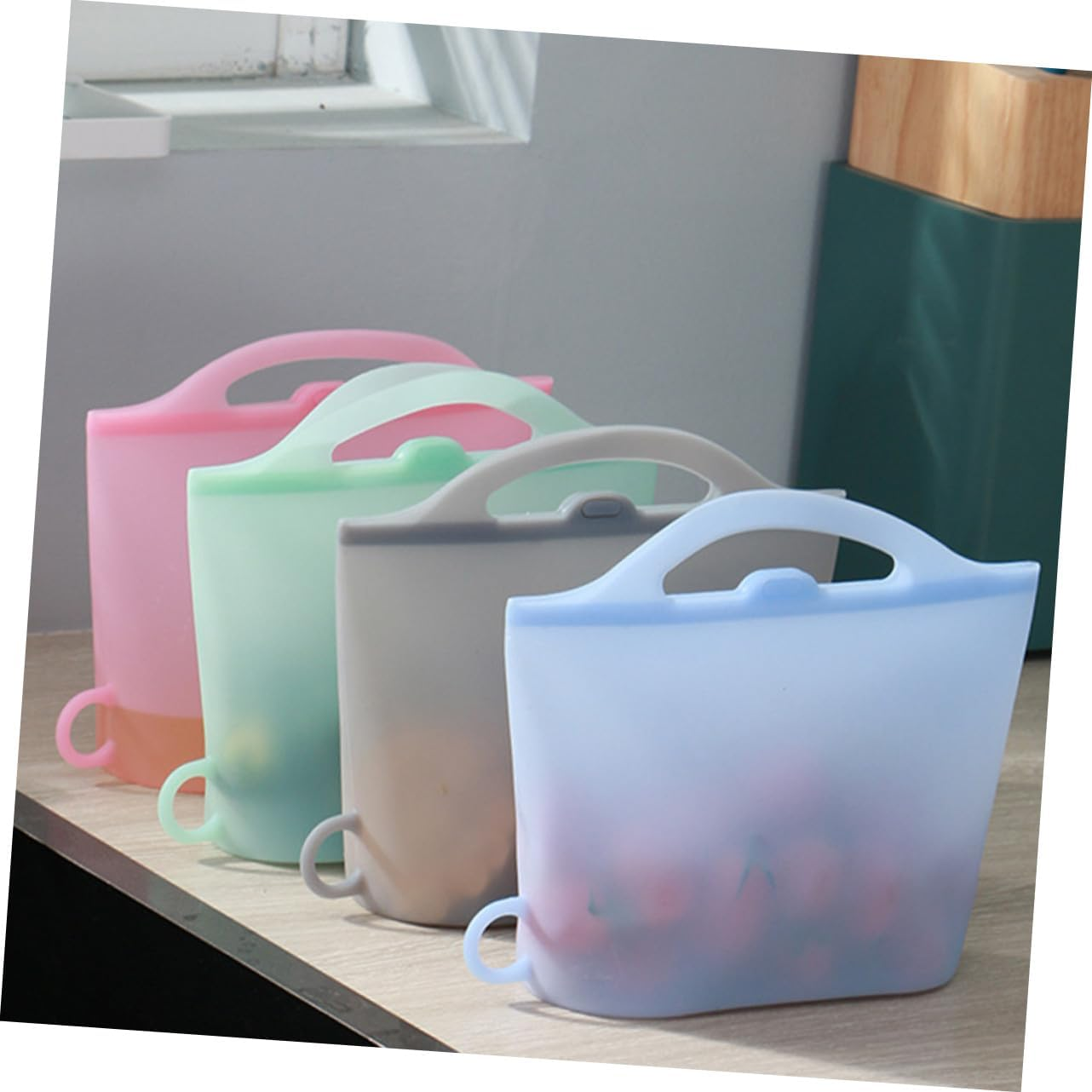 ULTECHNOVO 4Pcs Food Grade Silicone Fresh Keeping Bag Reusable Silicone Bags for Food Storage Kitchen Use