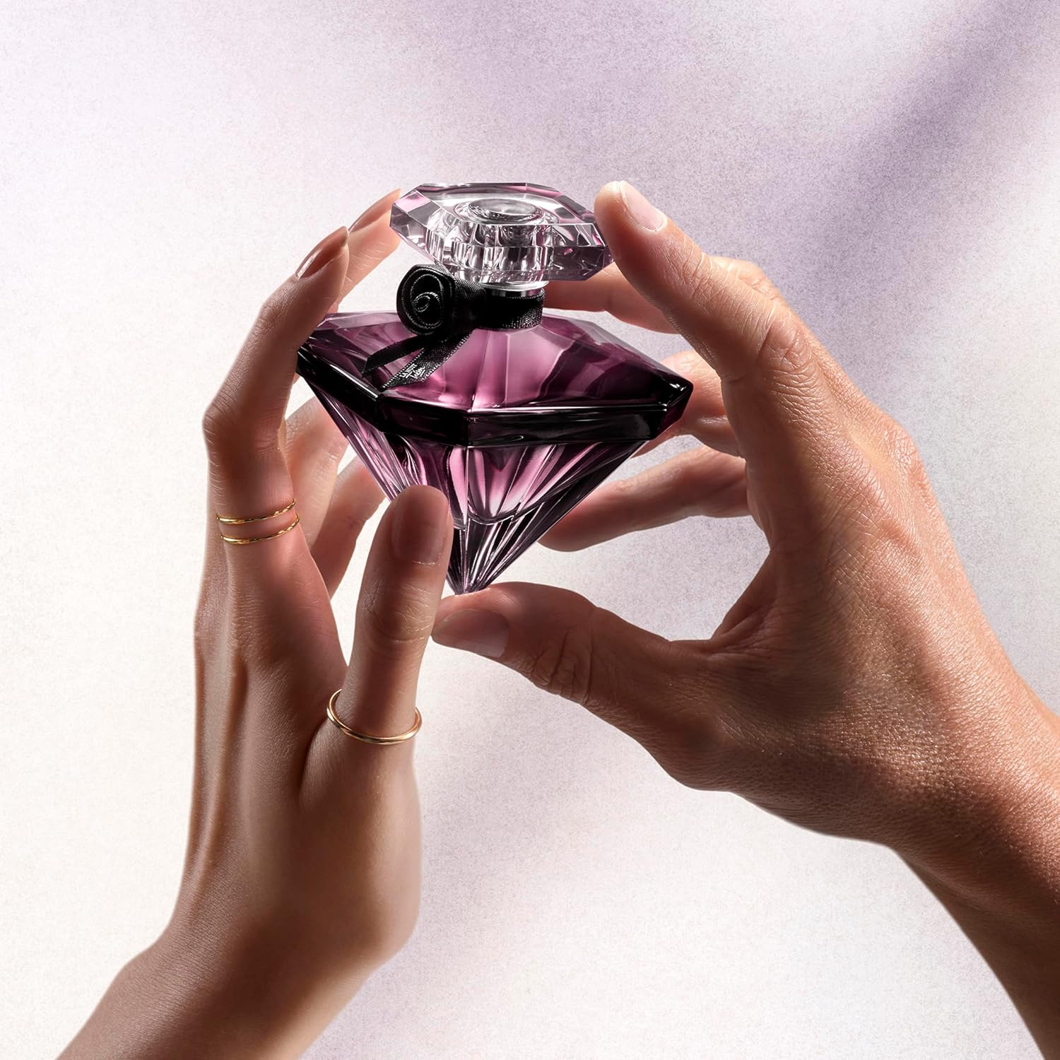Lanc&ocirc;me La Nuit Tr&eacute;sor L'Eau De Parfum -Long Lasting Gourmand Fragrance with Notes of Black Rose, Vanilla, Incense & Lychee Praline -Women'S Perfume -75Ml image number 2