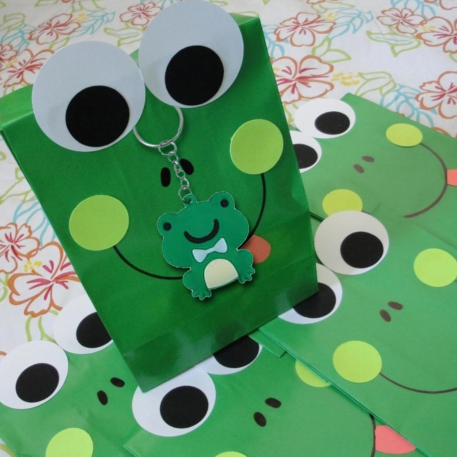 Imagitek 40 Pack Frog Keychains Decorations for Back to the 80S Party, Frog Themed Party Favors, Birthday Party Bag Fillers, Baby Shower Return Gifts image number 1