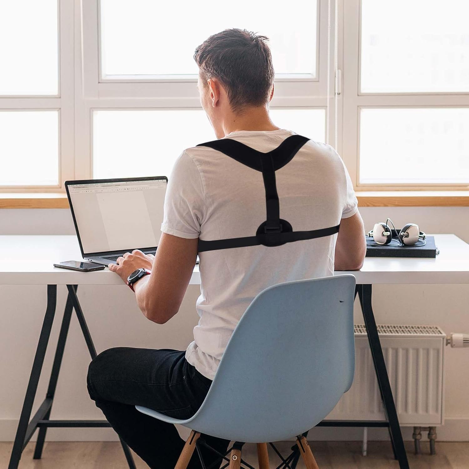 Posture Trainer for Women & Men &ndash; Adjustable Back Straightener for Posture Correction, Back Belt for Straight Posture, Muscle Building in Everyday Life, Office & Sports (Black) image number 1