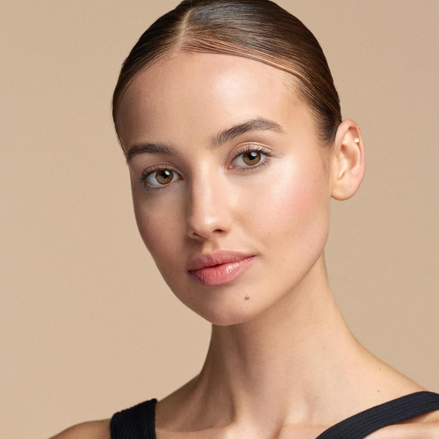 Catrice All over Glow Tint 010 Beaming Diamond - Shimmery image number 4