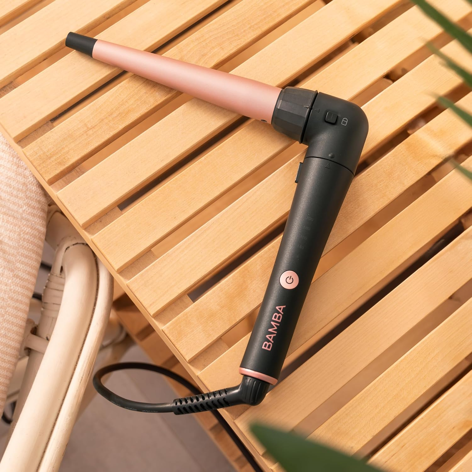 Cecotec Conic Surfcare Twistconic 33W Tapered Curler with 90 Degree Arc for Comfort Includes Thermal Glove, Bag and 2 Clips image number 3