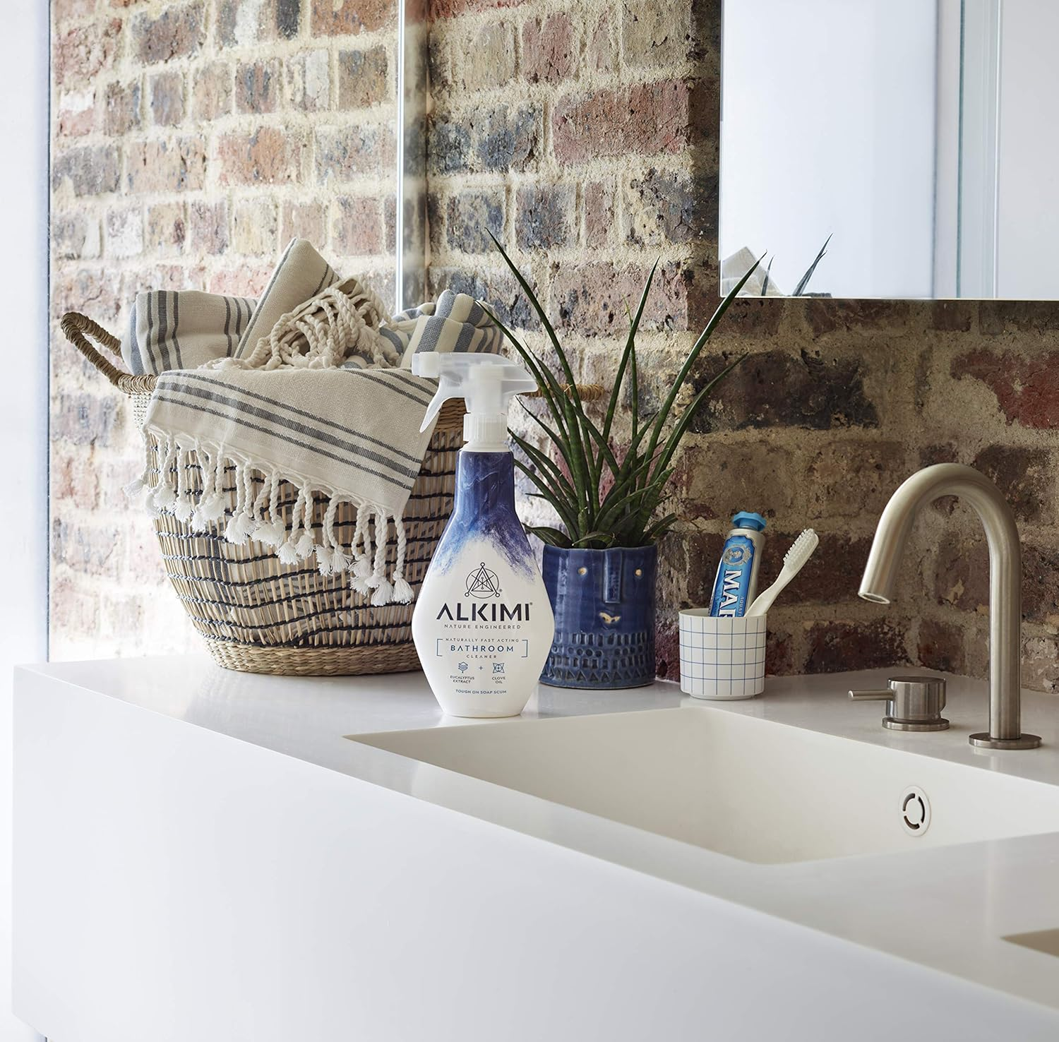 ALKIMI Cleaning Sprays, Variety Pack of 3 &ndash; Powerful Cleaning, No Harsh Chemicals, with Natural Essential Oils & Extracts, Multipurpose, Bathroom, Glass & Window image number 6