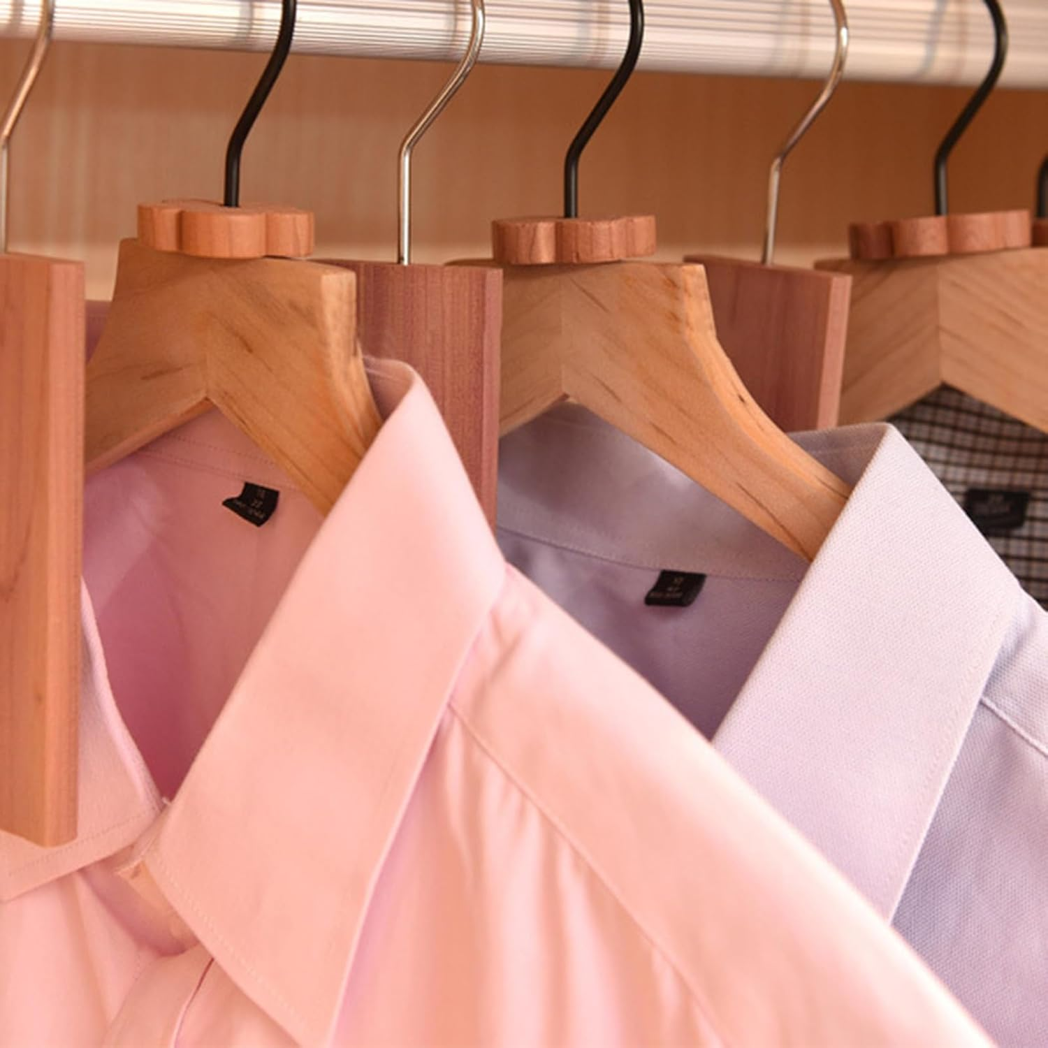 Pack of 30 Moth Repellent Hanging Cedar Wood Blocks for Your Wardrobe Locker 4 * 1Cm