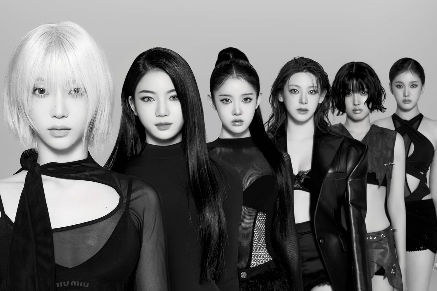 STAYC S 5Th Single Album PLVE Version 1Ea PVC Pouch+1Ea Folding Cover+1Ea Acrylic Keyring+1P Image Card+1P Photocard+1Pi Message Photocard+1Ea Lyrics+Tracking Sealed image number 4