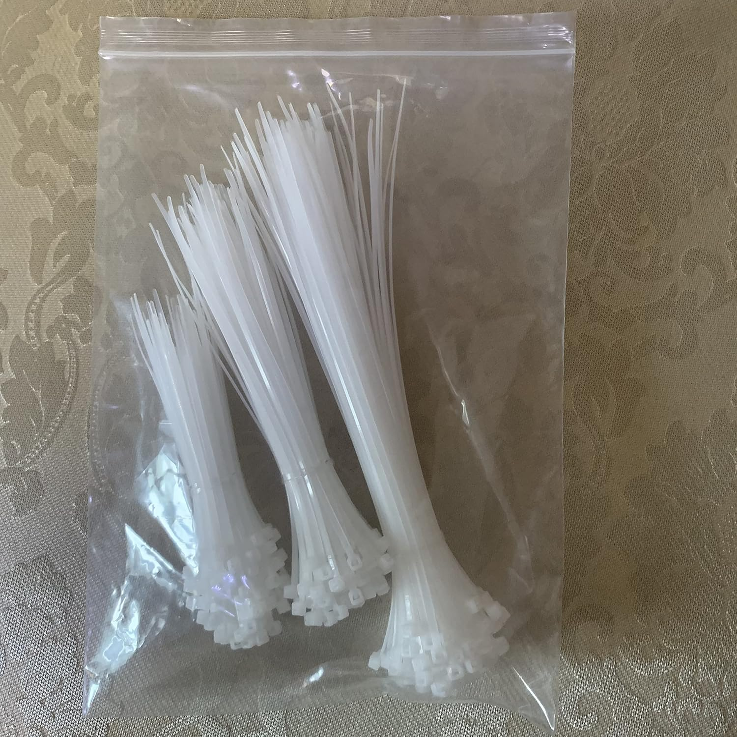 300Pcs Heavy Duty Zip Ties, White Nylon Self-Locking Cable Ties, High-Strength Assorted Sizes for Outdoor & Indoor Use (4"+6"+8") image number 3