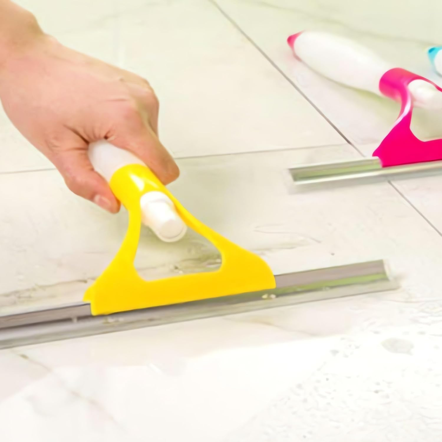 PARENCE. - Cleaning Squeegee with Integrated Sprayer - Versatile, Easy and Effective Window Cleaning - 30 X 25 Cm, Random Colour