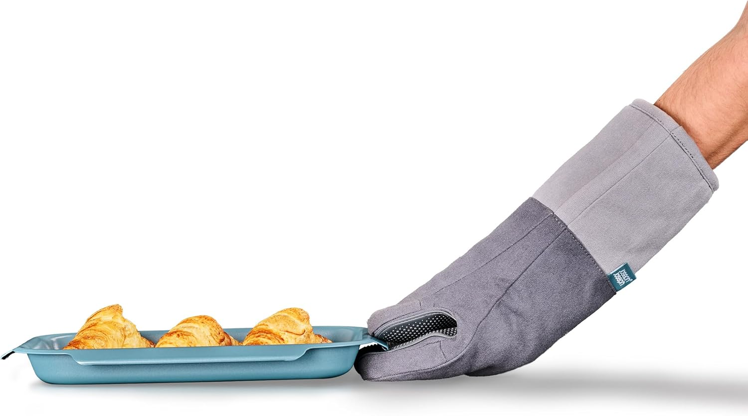 Joseph Joseph Nest&trade; Bake 3-Piece Non-Stick Baking Tray Set, Carbon Steel, Easy-Pull Handles, Stackable, Space-Saving Design, 10-Year Guarantee image number 3