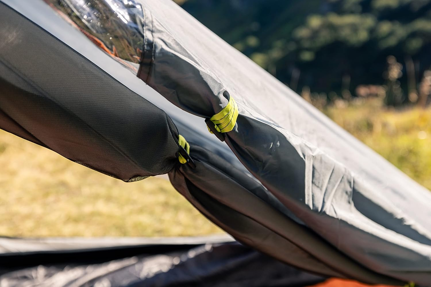 Coleman Darwin Tent, Compact 2-4 Man Dome Tent, Lightweight 2-4 Person Camping and Hiking Tent, 100% Waterproof, Sewn-In Groundsheet, Compact and Lightweight Igloo Trekking Tent, Quick Set Up image number 4