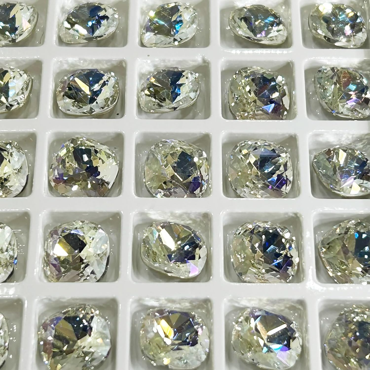 AURORA Crystal round Square - V Cut Moonlight image number 4