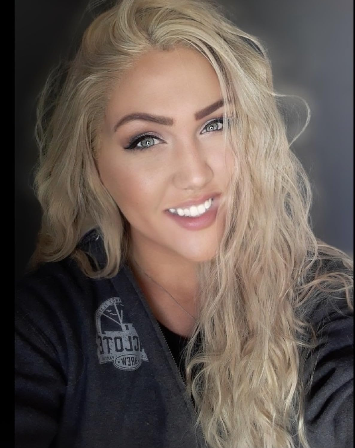 Mixed Blonde Lace Wigs Long Curly 13X4 Lace Synthetic Lace Front Wig Golden Wig for Women Long Wavy Wig Heat Resistant Wig Free Part Wig Halloween Cosplay Makeup Wig 24" image number 3