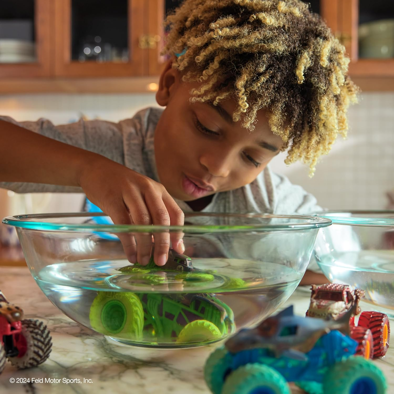 Monster Jam Mud Blasters, Color Change Monster Jam Truck, 1:64 Die Cast Vehicle, for Ages 3 and up (Styles May Vary) image number 3