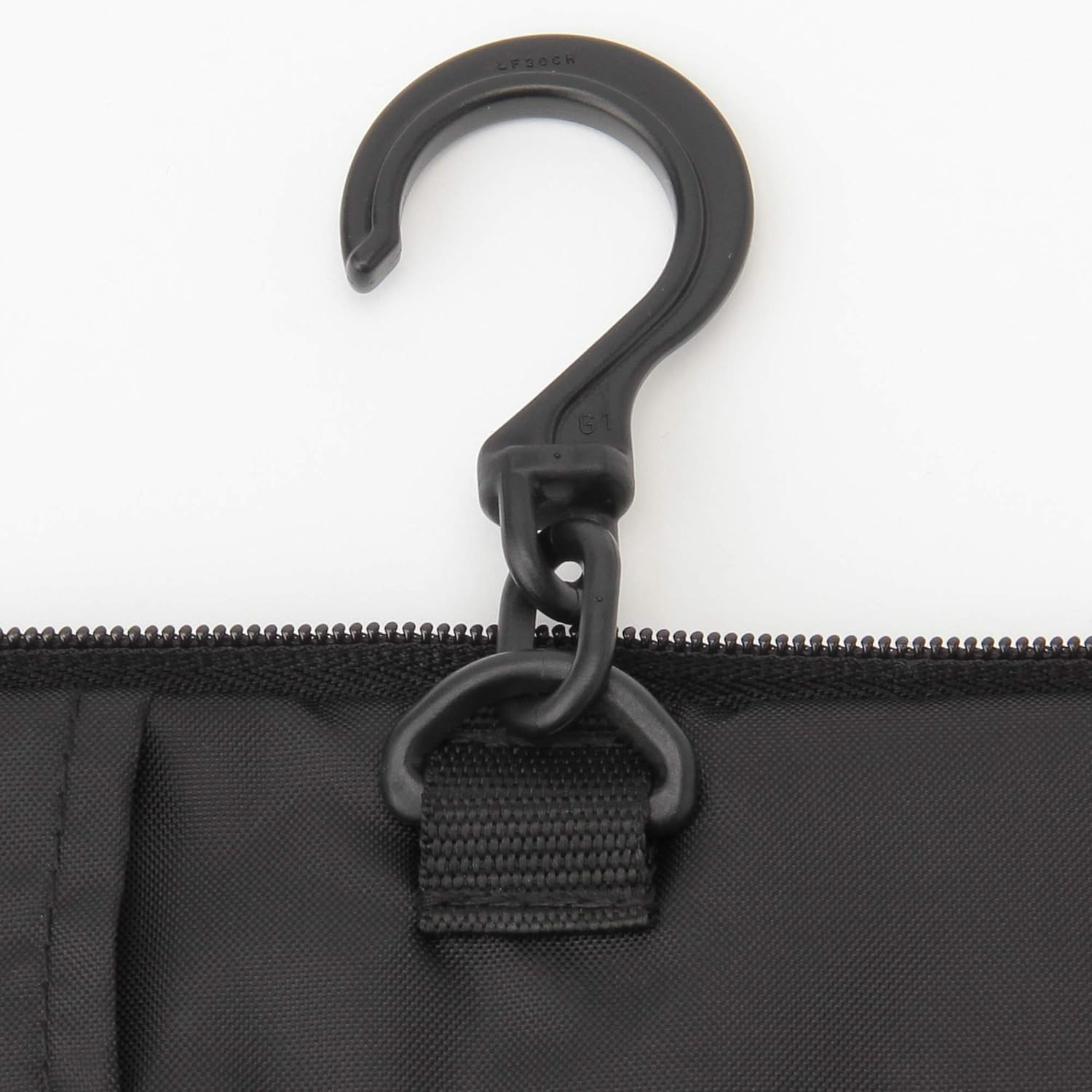 Muji Polyester Hanging Travel Case, 16 Cm Width X 19 Cm Depth X 6 Cm Height, Black image number 4