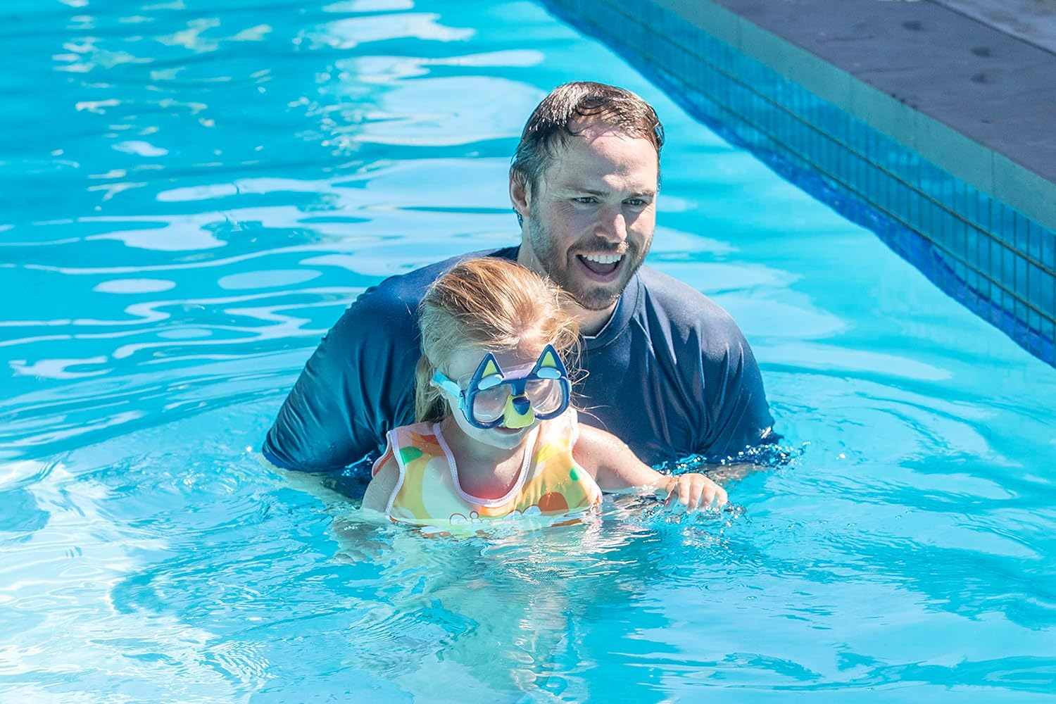 Wahu X Bluey Mask Goggles for Kids Ages 2&ndash;6 | Watertight Silicone Seal, Easy-Adjust Strap & One-Button Fit | Learn to Swim Goggles with Fun Multicolour Bluey Design image number 4