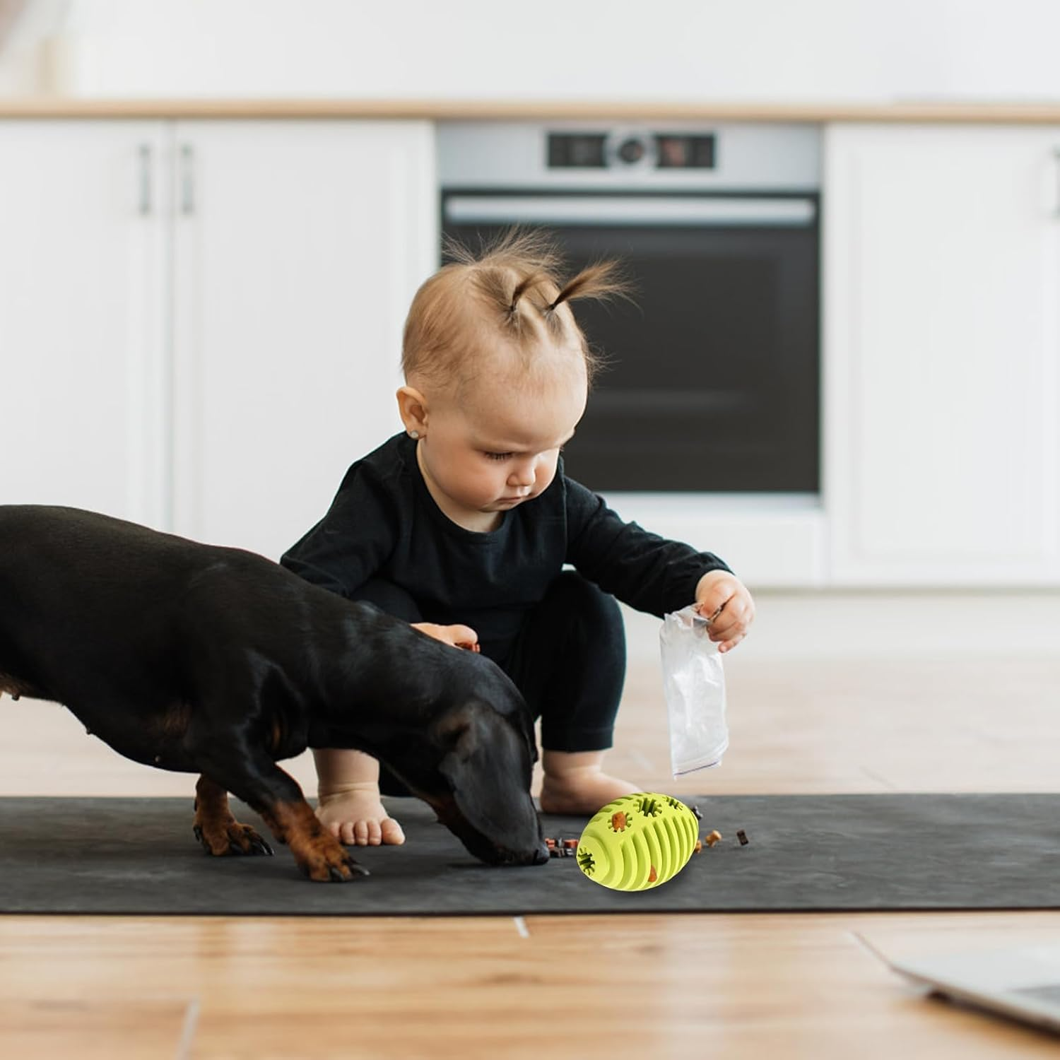 Food Toy Dog Food Ball, Snack Ball, Treat Ball, Dog Toy Intelligence Fillable Made of Natural Rubber, with Dental Dental Care for Pets, Dogs, IQ Training Ball, Green Rugby