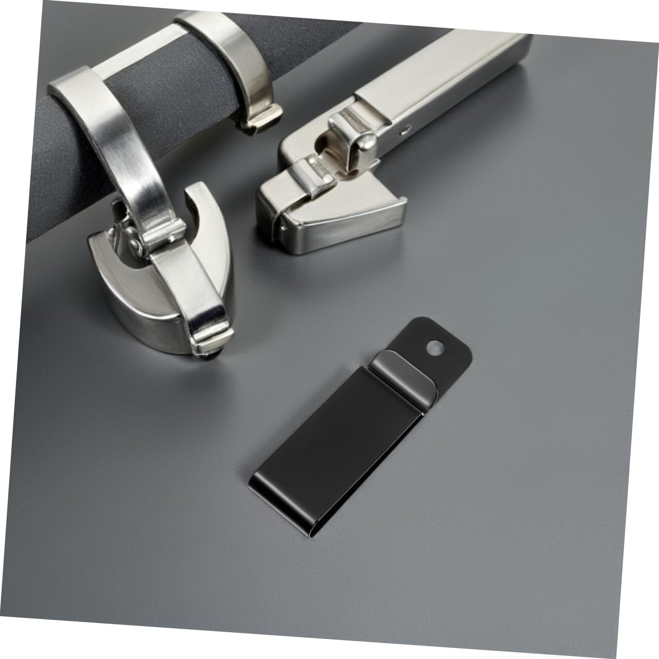 FOYTOKI Metal Belt Clip Keyring for Phone and Wallet Stylish Stainless Steel Outdoor Bag Clip Multi-Functional Sling Strap Secure Travel Accessory image number 5