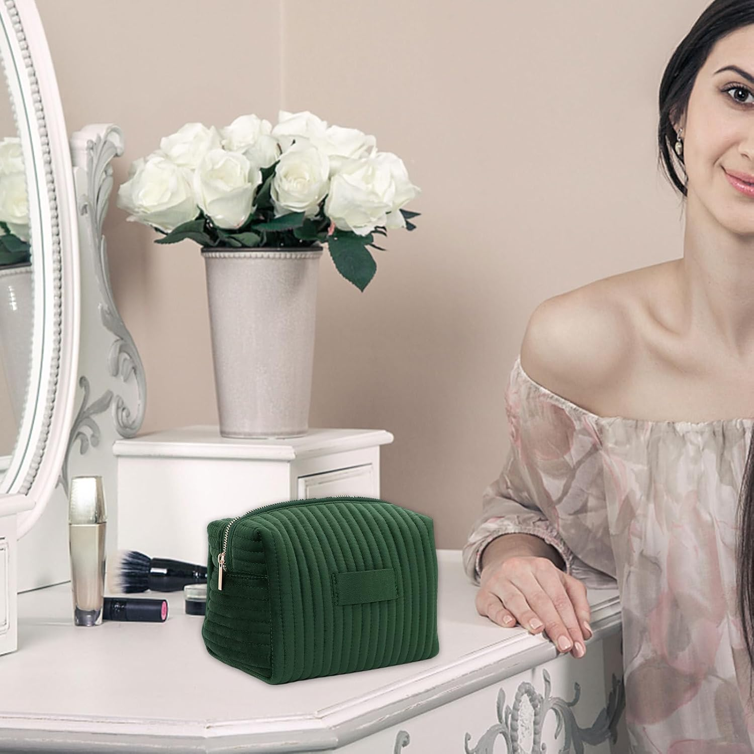 Nevalerra Velvet Makeup Bag, Velvet Cosmetic Bag - Travel Toiletry Bag with Zip, Makeup Brush Toiletry Organiser with Large Capacity for Men and Women, Daily image number 4