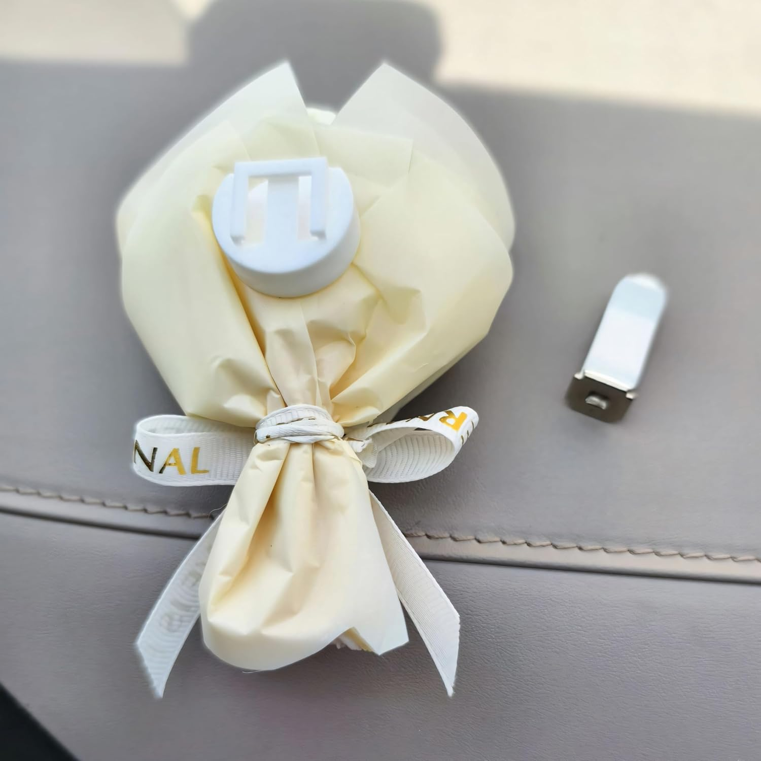 Handmade Pink Rose Car Vent Decor &ndash; Knitted Flower Bouquet, Elegant Gift Box, Perfect Car Interior Accessory for Women and Girls image number 1