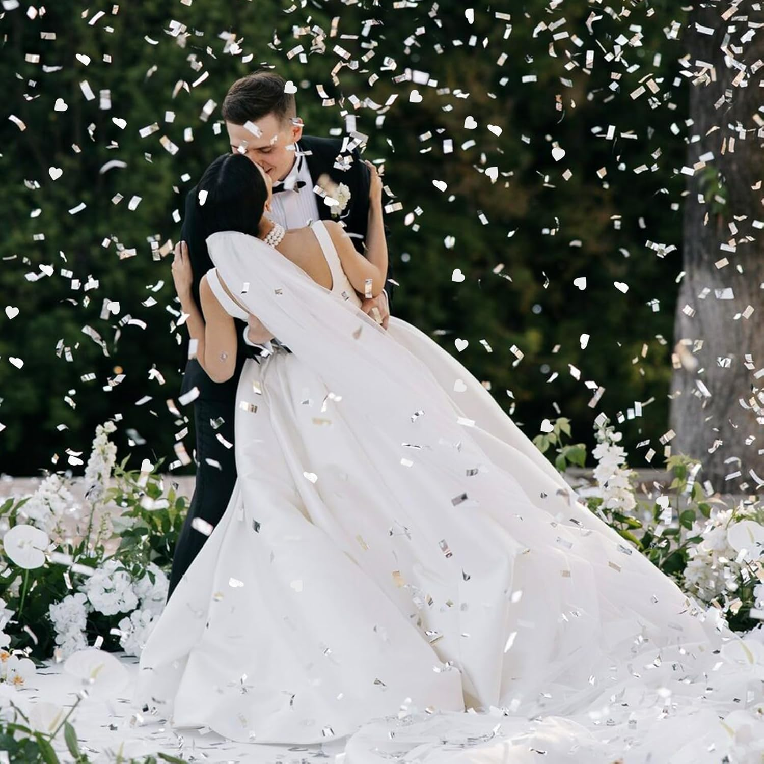 Oruola 8000Pcs Hearts Confetti, White Confetti,Wedding Confetti for Anniversary, Birthday, Graduation, Wedding, Bridal Shower & Baby Shower Parties Decorations (White)