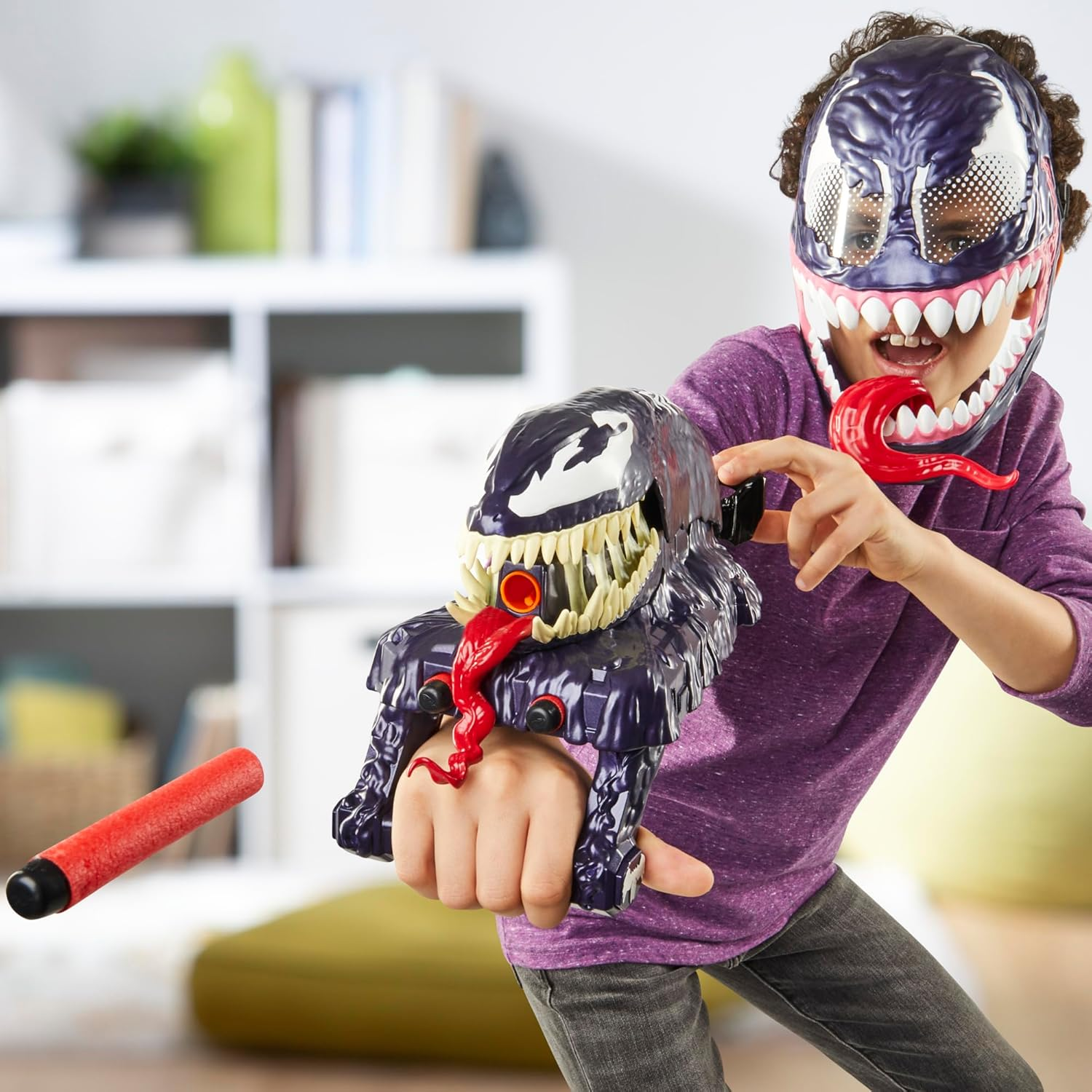 Marvel Spider-Man Venomversus Marvel&rsquo;S Venom Strike Blaster, NERF Spider-Man Toy, Super Hero Toys for Kids Ages 5+ image number 3