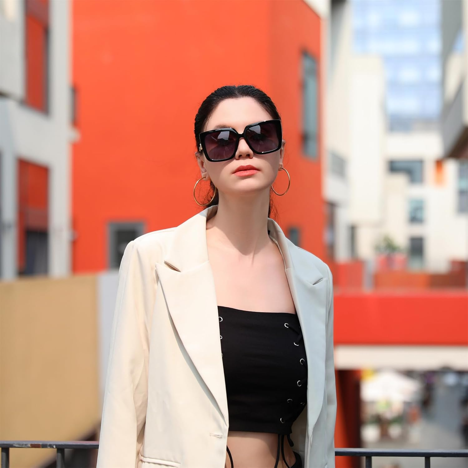 FEISEDY Trendy Polarized Cateye Sunglasses Womens Vintage Oversized Square Sunglasses UV400 Protection B0003 - Black Frame - Gradient Grey Lens image number 4