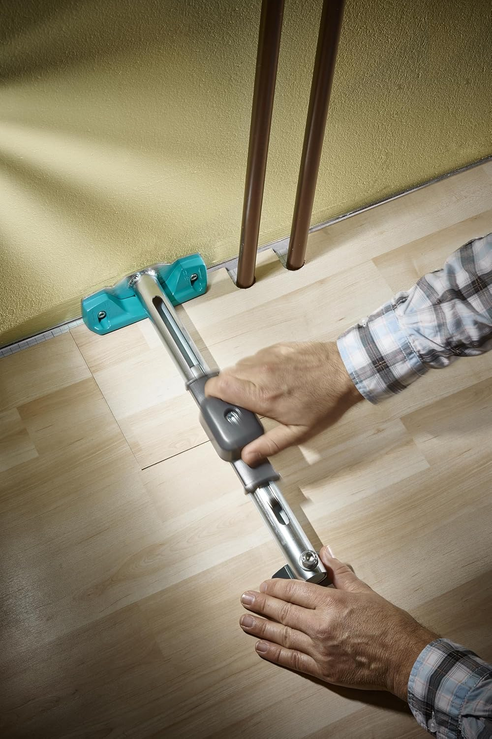 Wolfcraft Hammer Pulling Ledge I 6945000 I 3-In-1 Product for Joint-Free Connection of Laminate and Parquet image number 3