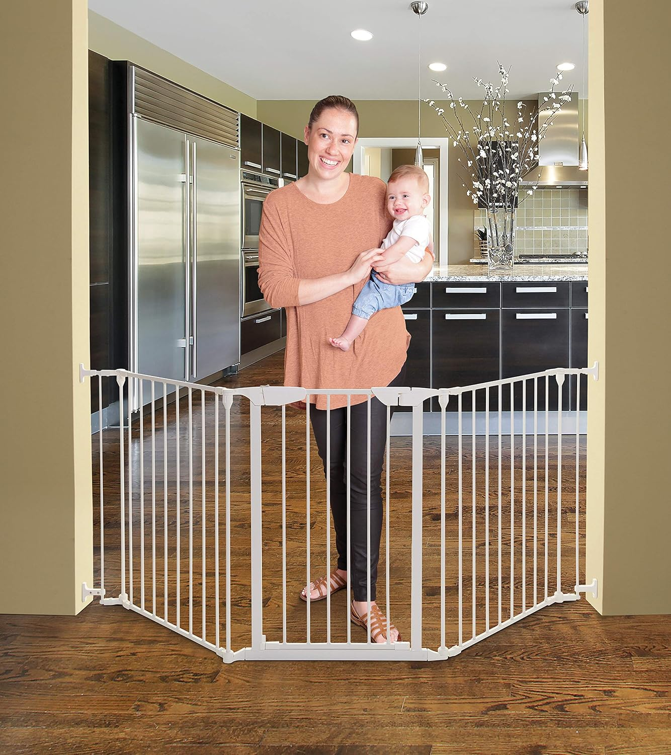 Dreambaby Newport 3-Panel Adapta Child Safety Gate - Fits Opening from 85.5-200Cm Wide. 74Cm Tall - Swings Open from Both Direction - White - Model F2022BB image number 3