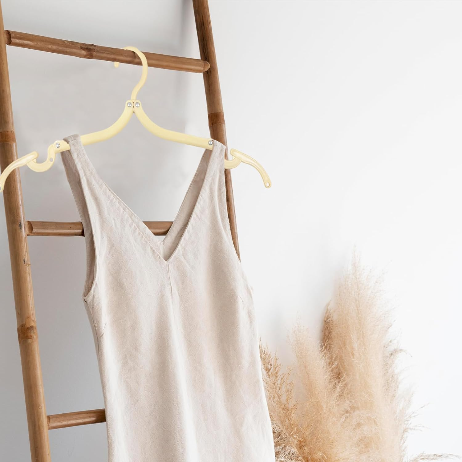 TEAONE Portable Plastic Hangers, 8 PCS Foldable Clothes Hanger for Travel, Business Trip image number 6