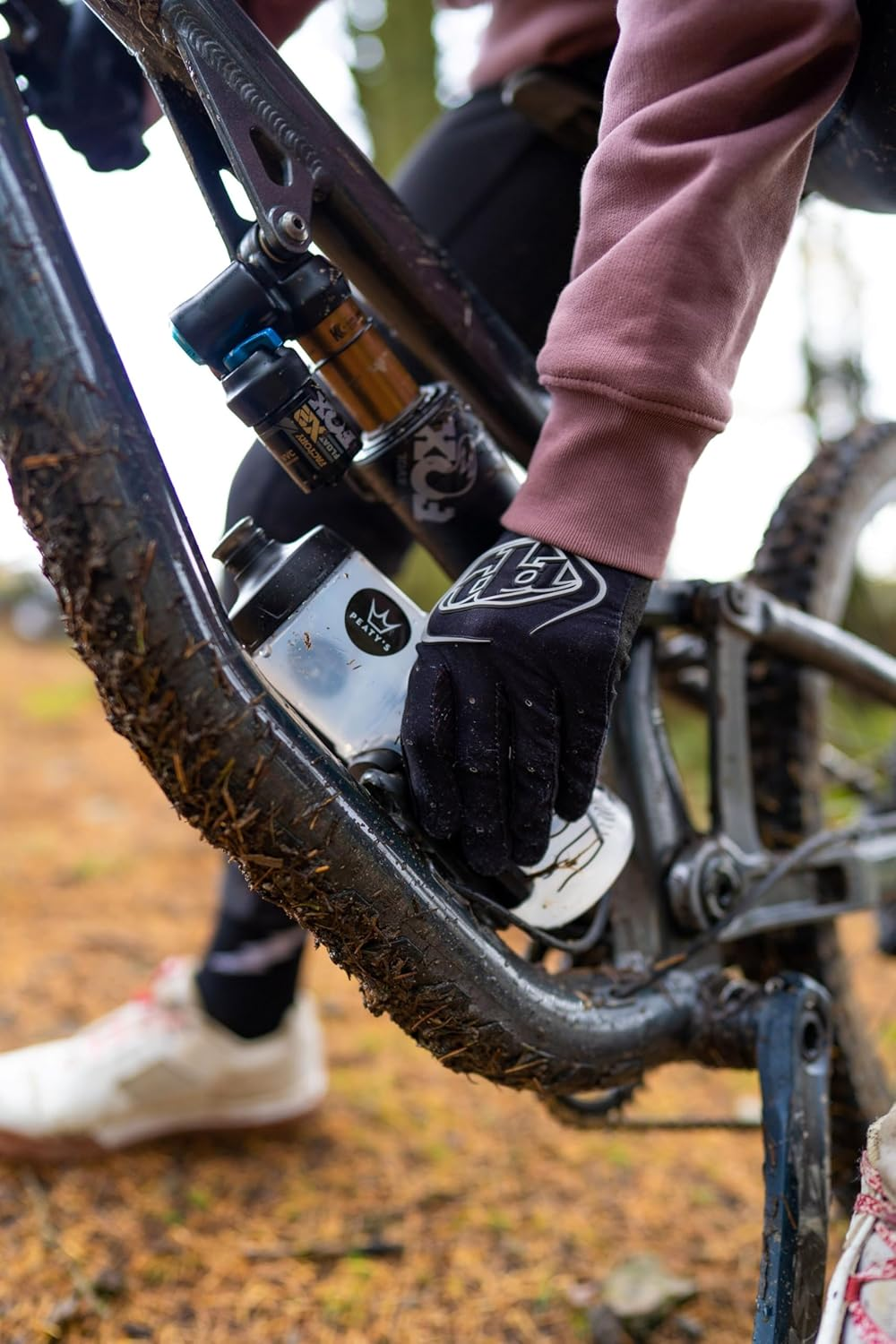 Peaty'S X Fidlock Lockin Magnetic 600Ml Bike Water Bottle & Mount, Bicycle Drink Bottles, Cycle Accessories for Mountain Biking & Cycling, Premium Alternative to Cage, Twist & Release - Crown Smoked image number 6