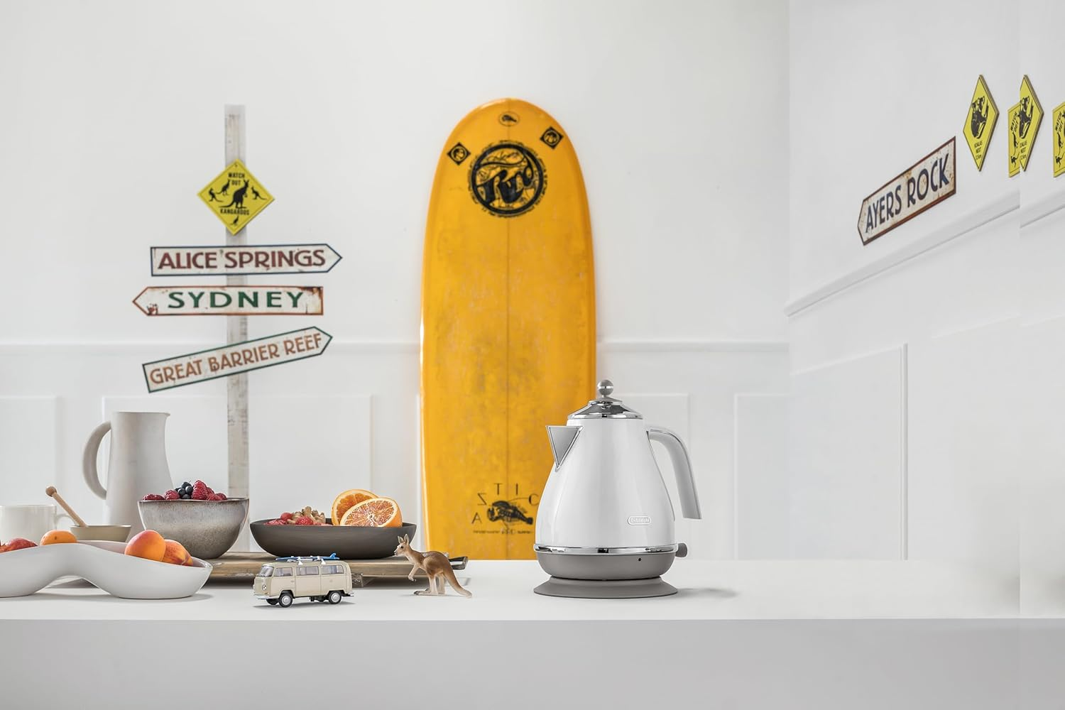 De'Longhi Icona Capitals Electric Kettle KBOC2001W, 1.7L Capacity, 360-Degree Swivel Base, Cord Storage, White image number 5