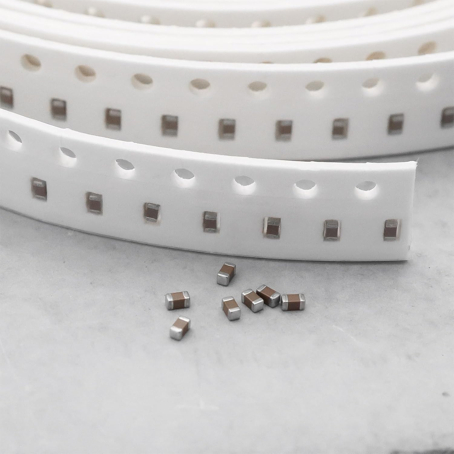 OTOTEC 500Pcs SMD Ceramic Capacitor Fuses 0603 Package 1608 Patch 100NF 50V 10% Suitable for Various Electronic Applications DIY Electronic Projects image number 2