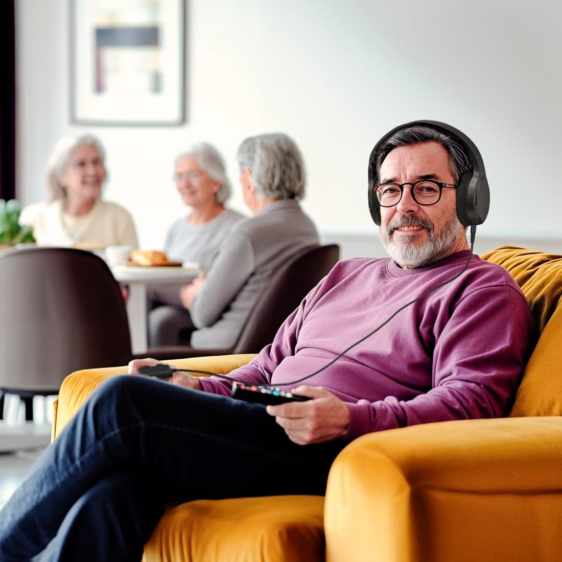 Hama German TV Headphones over Ear 6M Cable Volume Control image number 1