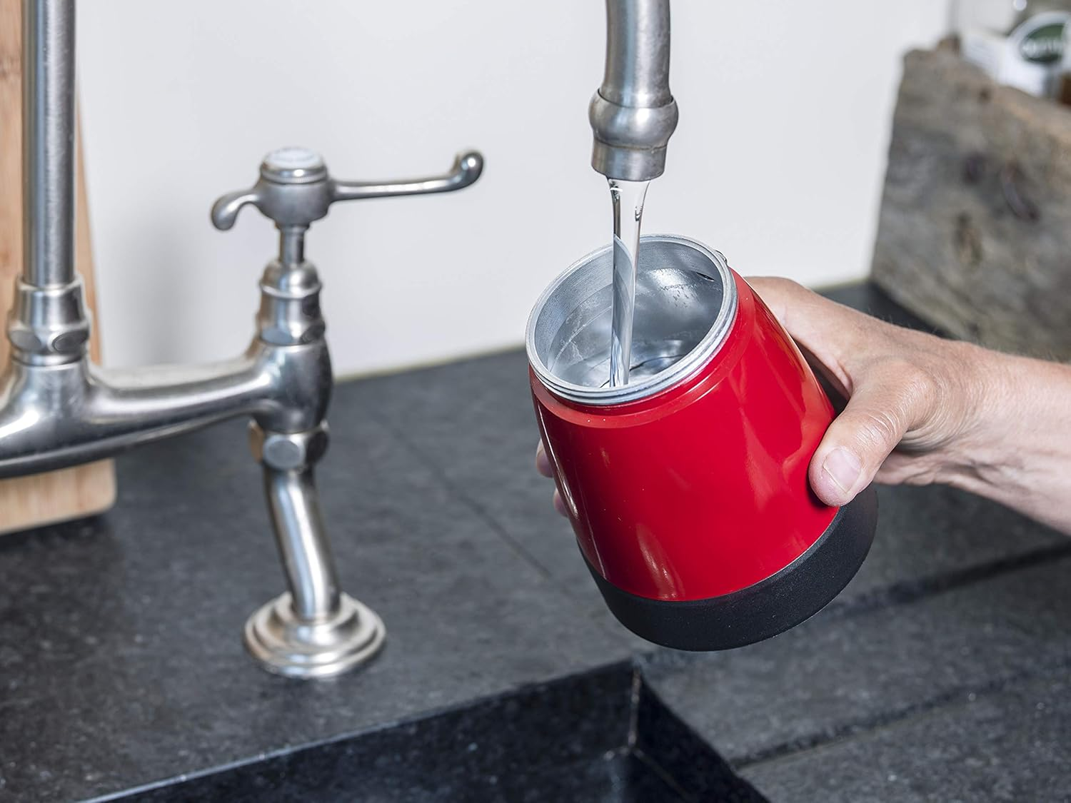 Bestron Viva Italia Electric Espresso Maker with Base, Holds 6 Espresso Cups: 180 Ml, 480 Watt, Aluminium, Red image number 4