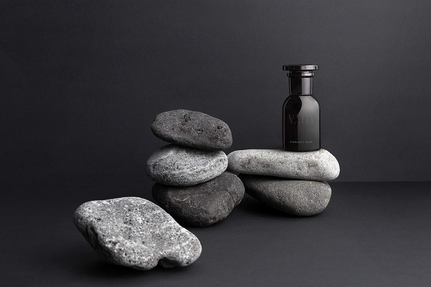 V&aacute;hy Midn&iacute;ght Ruze Natural Perfume Spray for Unisex 50 Ml image number 1