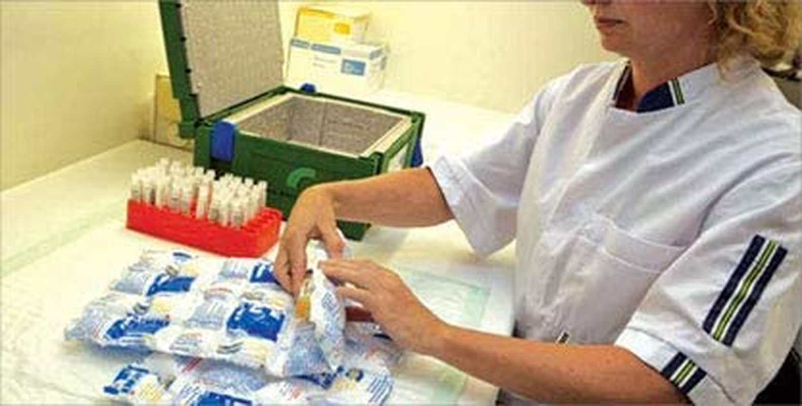 Techni Ice Heavy Duty Reusable Dry Ice Packs (12 Packs) image number 4