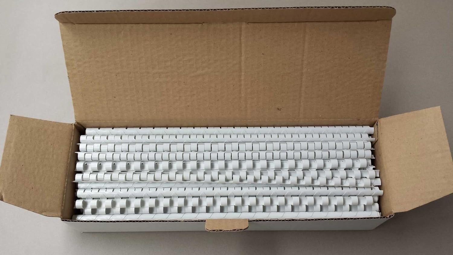 8Mm Plastic Binding Combs - White, 20 or 21 Rings, Pack of 100 image number 2