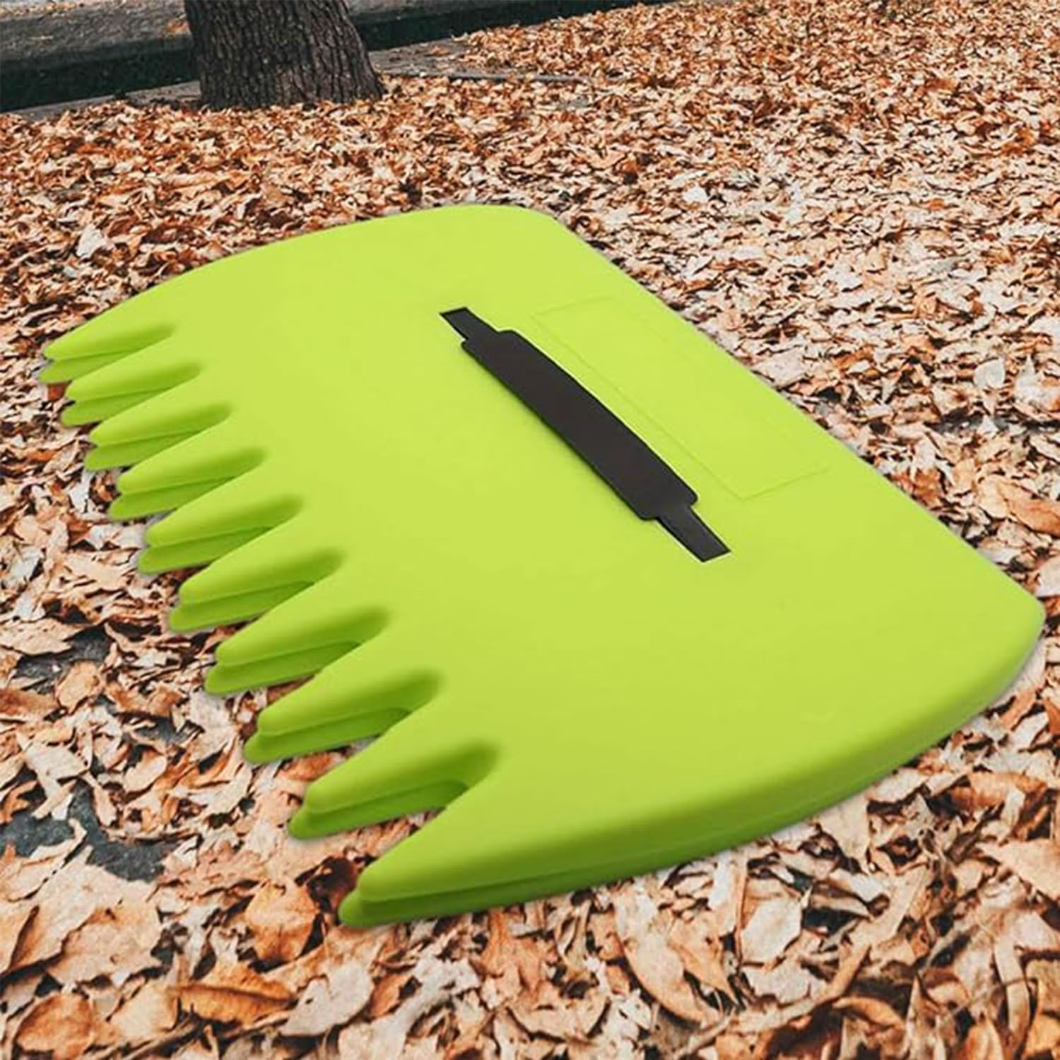 EOMECUIGAO Leaf Claws Hands Rake Scoop 2Pack Debris Removal Gardening Tool Weather Proof Garden Tool for Lawn Debris Removal Collecting and Clean-Up (Grass Green) image number 3