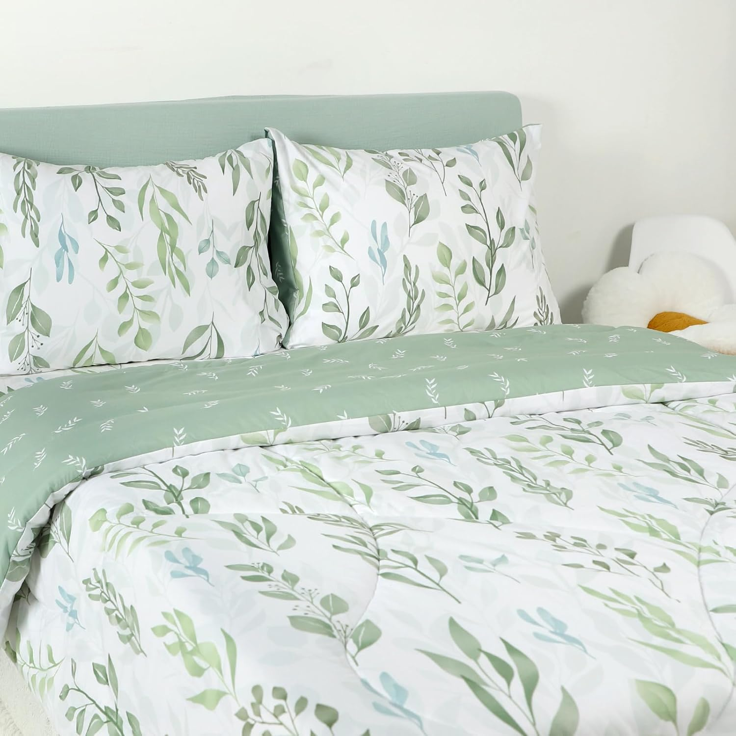 DILIMI King Size Comforter Set, 3 Pieces King Comforter Set, Reversible Green Comforter King, Ultra Soft and Fluffy Bedding Comforter Sets with Comforter, 2 Pillowcase image number 2