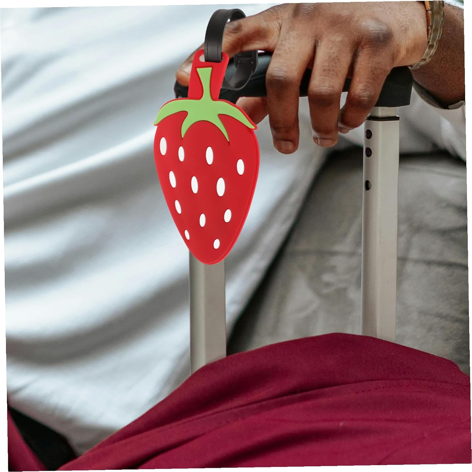 MOBUTOFU Cute Strawberry Luggage Tag for Travel Suitcases Lightweight Cartoon Handbag Label Reusable Baggage Identifier for Checked Bags image number 2