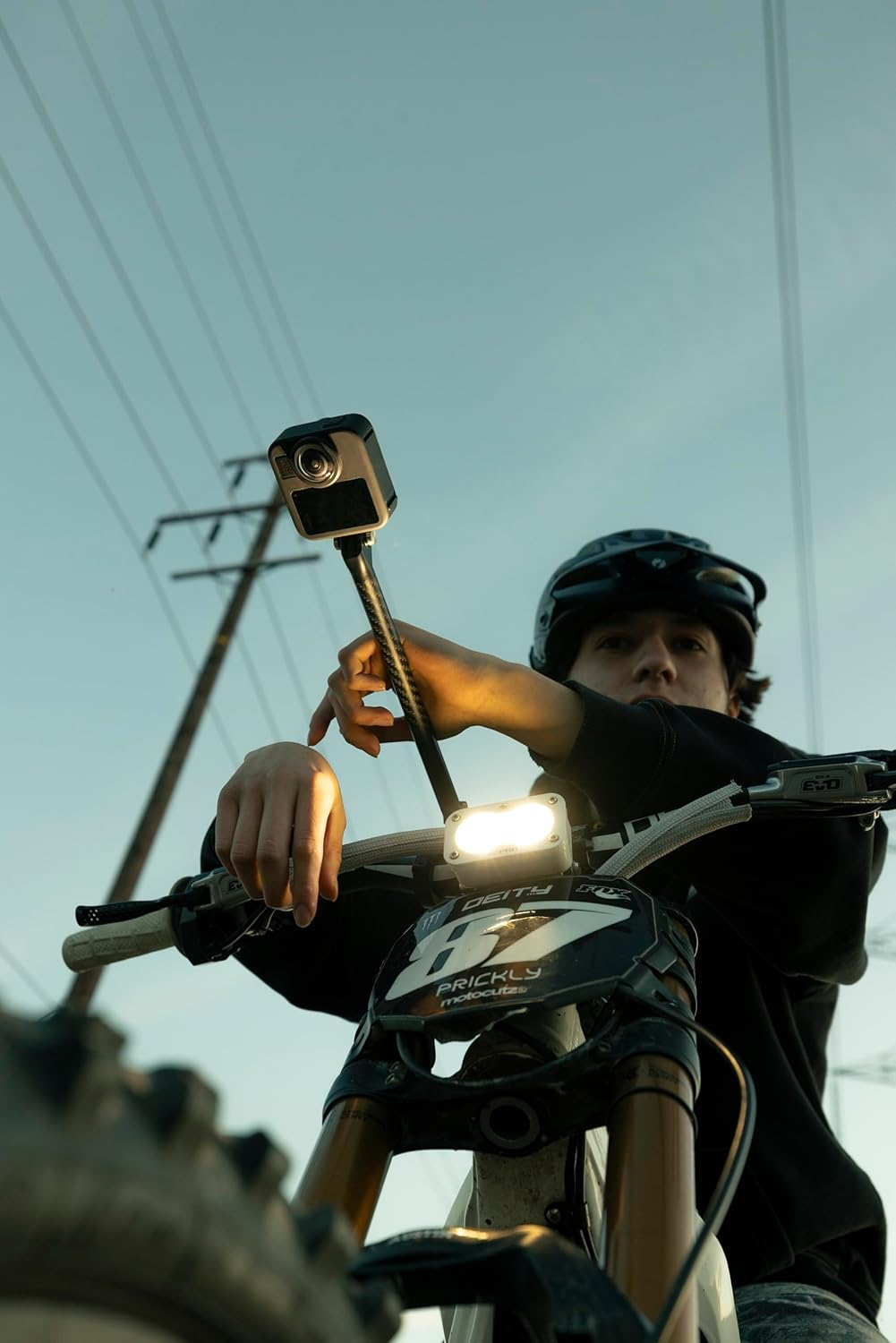 Gopro MAX2 + Accessory Bundle - Includes 4Ft (1.2M) Extension Pole, 2 1960Mah Enduro Batteries, 64GB Sandisk Microsd Card image number 4