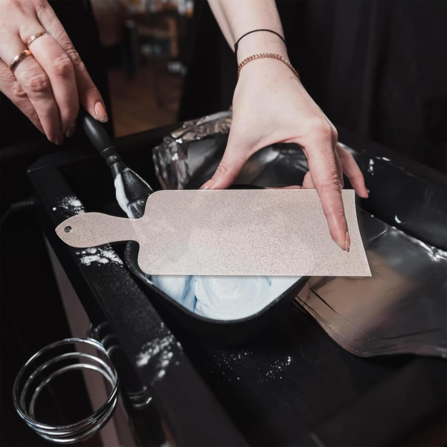 Yeanifeana 2 Pack Professional Hair Highlighting Boards with Non-Slip Grip, Vibrant Color-Coded Salon Foil Paddles for Precise At-Home Hair Coloring & Bleaching Application image number 6