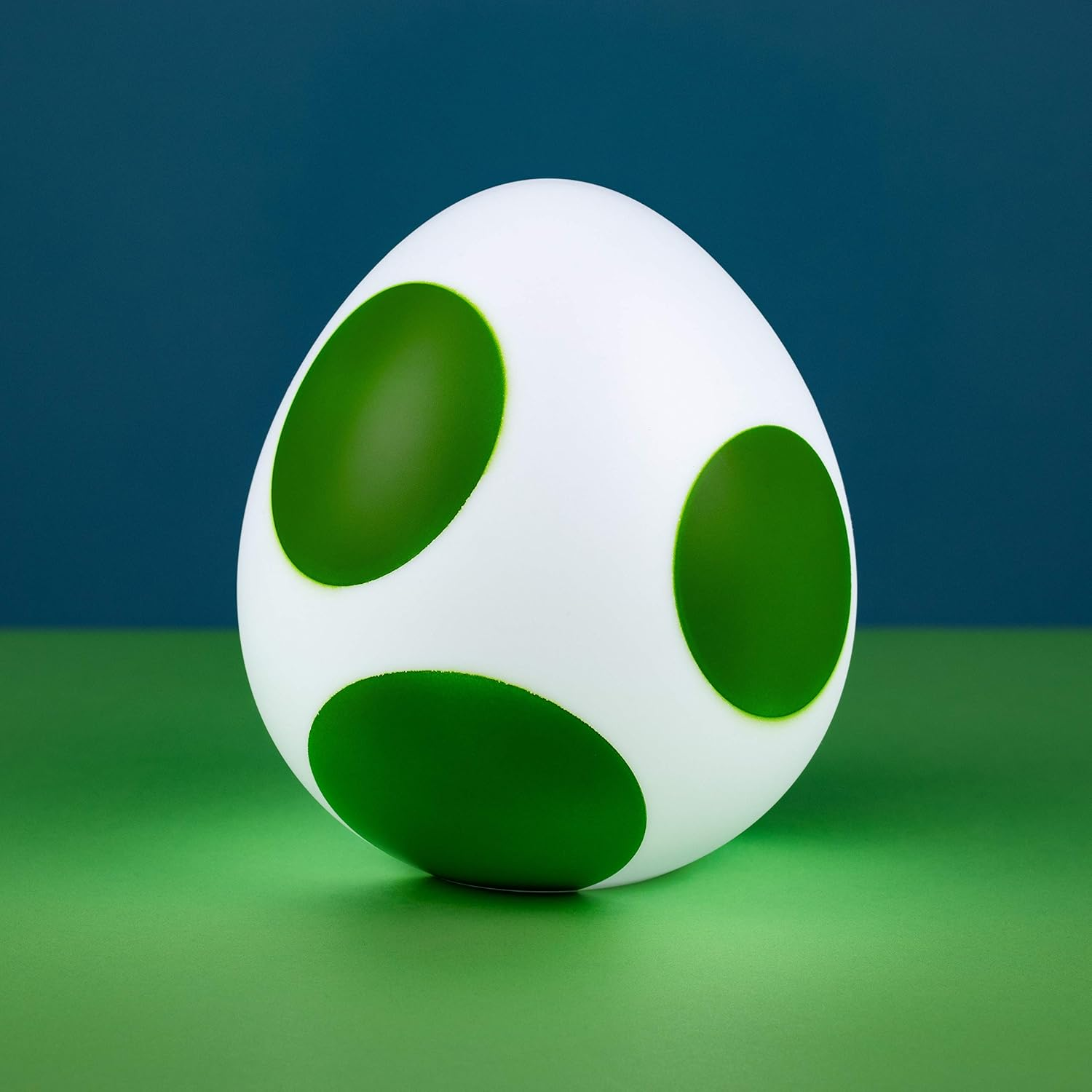 Paladone Super Mario Yoshi Egg Light &ndash; Officially Licensed Yoshi Egg USB Night Light, Super Mario Gaming Room Decor, Lamp for Kids, Teens and Nintendo Fans image number 1